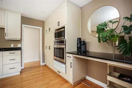 878 Elm St, Winnipeg, MB 