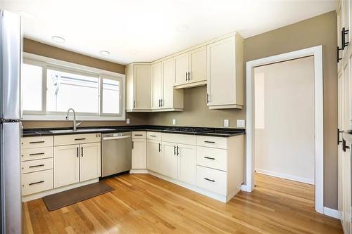 878 Elm St, Winnipeg, MB 