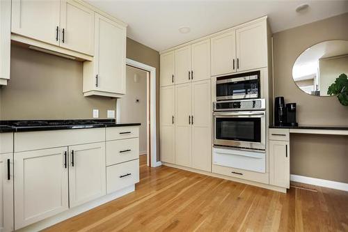 878 Elm St, Winnipeg, MB 