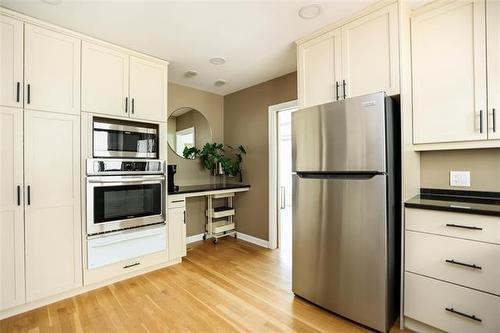878 Elm St, Winnipeg, MB 