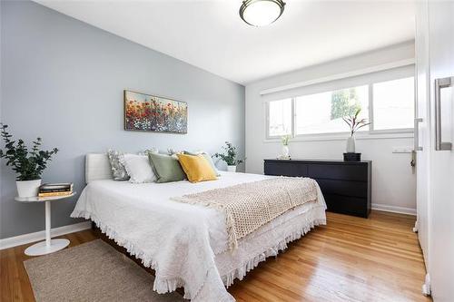 878 Elm St, Winnipeg, MB 