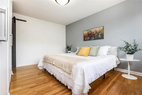 878 Elm St, Winnipeg, MB 