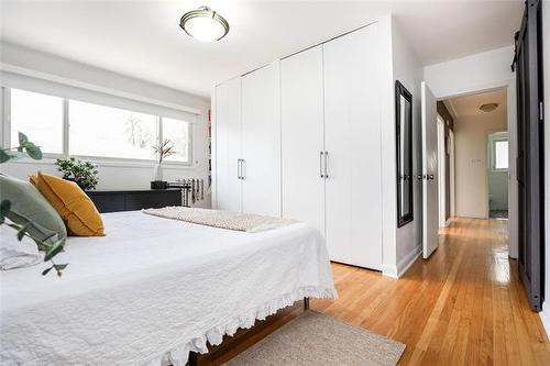 878 Elm St, Winnipeg, MB 