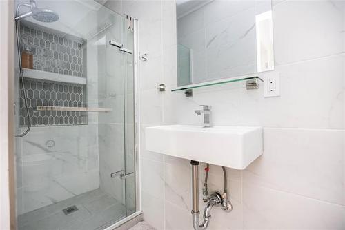 878 Elm St, Winnipeg, MB 