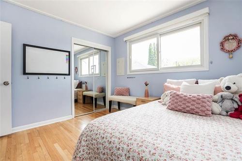 878 Elm St, Winnipeg, MB 