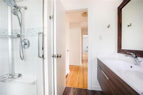 878 Elm St, Winnipeg, MB 