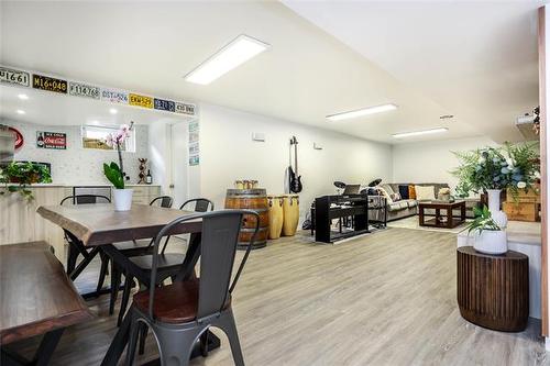 878 Elm St, Winnipeg, MB 