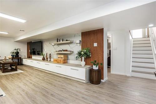 878 Elm St, Winnipeg, MB 