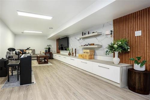 878 Elm St, Winnipeg, MB 