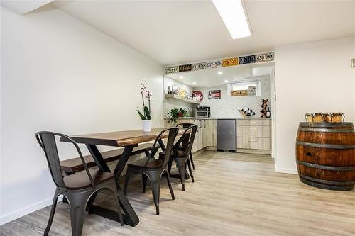 878 Elm St, Winnipeg, MB 