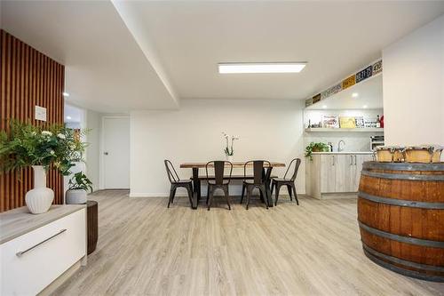 878 Elm St, Winnipeg, MB 
