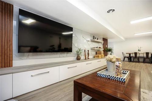 878 Elm St, Winnipeg, MB 