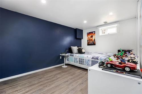 878 Elm St, Winnipeg, MB 