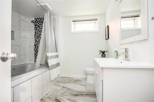 878 Elm St, Winnipeg, MB 