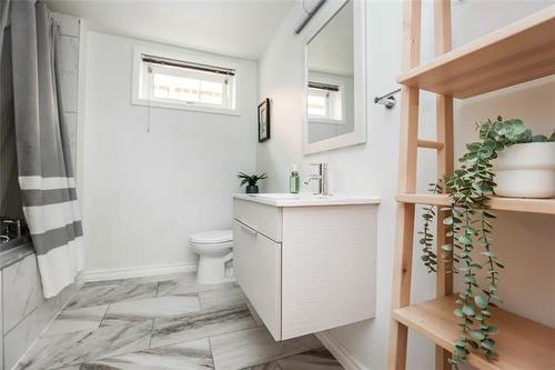 878 Elm St, Winnipeg, MB 