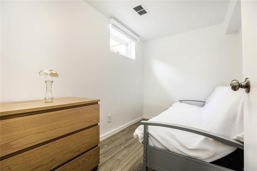 878 Elm St, Winnipeg, MB 
