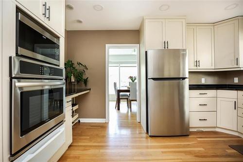 878 Elm St, Winnipeg, MB 