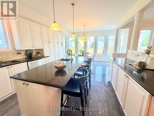 371 Carnwith Drive E, Whitby (Brooklin), ON - Indoor Photo Showing Kitchen With Upgraded Kitchen