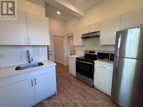 1311 Pape Avenue, Toronto, ON - Indoor Photo Showing Kitchen