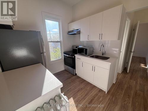 1311 Pape Avenue, Toronto, ON - Indoor Photo Showing Kitchen