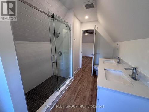 1311 Pape Avenue, Toronto, ON - Indoor Photo Showing Bathroom