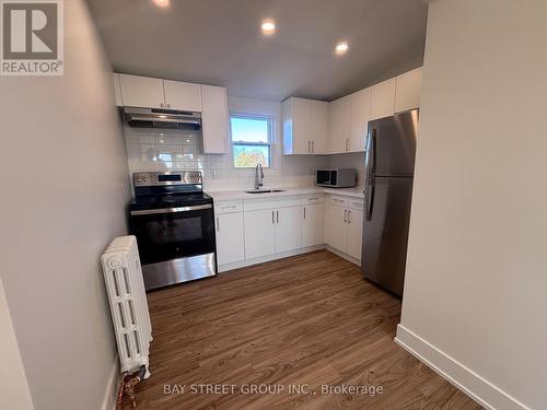 1311 Pape Avenue, Toronto, ON - Indoor Photo Showing Kitchen