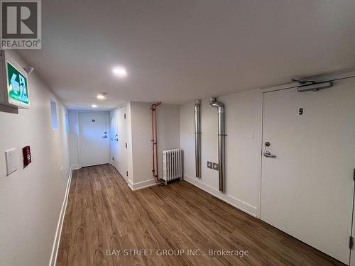 1311 Pape Avenue, Toronto, ON - Indoor Photo Showing Other Room