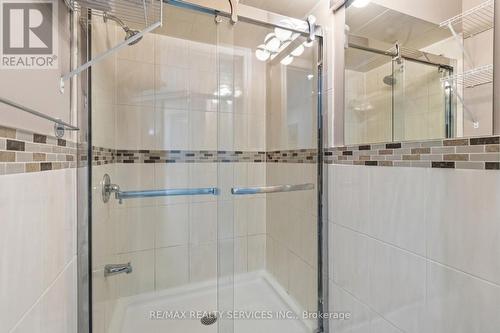 8 Pacific Wind Crescent, Brampton, ON - Indoor Photo Showing Bathroom