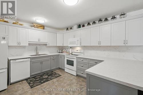 222 - 475 Parkhill Road W, Peterborough, ON - Indoor Photo Showing Kitchen