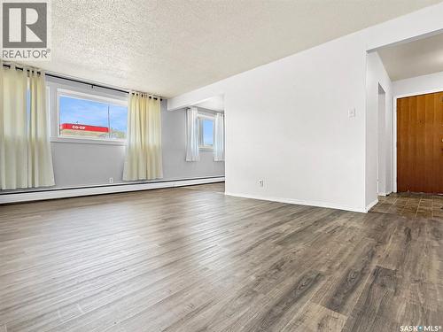 373 2Nd Avenue Se, Swift Current, SK - Indoor Photo Showing Other Room