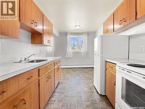 373 2Nd Avenue Se, Swift Current, SK - Indoor Photo Showing Kitchen