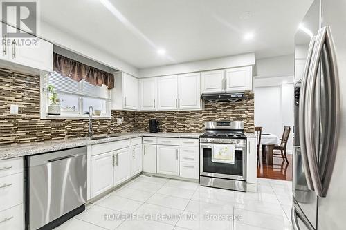 92 Reynier Drive, Brampton, ON - Indoor Photo Showing Kitchen With Upgraded Kitchen