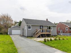 5 Birchfield Crescent  Halifax, NS B3R 2E6