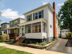 9 Hawthorne Street  Dartmouth, NS B2Y 2Y4