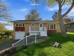 26 Gateway Road  Halifax, NS B3M 1M8