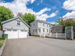 47 North Street  Dartmouth, NS B2Y 1B7