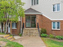 303 131 Farnham Gate Road  Halifax, NS B3M 4A4