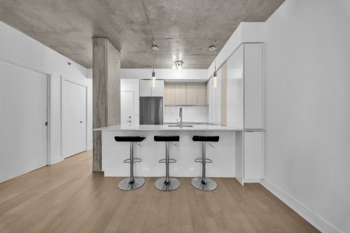 Salle à manger - 311-4599 Av. Clanranald, Montréal (Côte-Des-Neiges/Notre-Dame-De-Grâce), QC - Indoor Photo Showing Kitchen