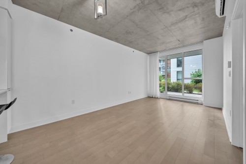 Salon - 311-4599 Av. Clanranald, Montréal (Côte-Des-Neiges/Notre-Dame-De-Grâce), QC - Indoor Photo Showing Other Room