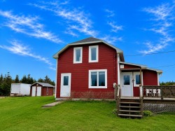 64 Ch. de la Belle-Anse Les Îles-De-La-Madeleine, QC G4T 2G1