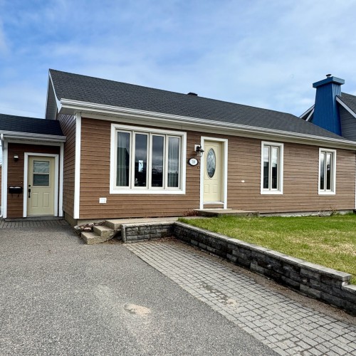18 Rue Chambers  Sept-Îles, QC G4R 4W4