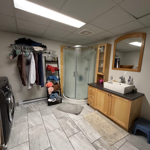 Bathroom - 18 Rue Chambers, Sept-Îles, QC - Indoor Photo Showing Laundry Room