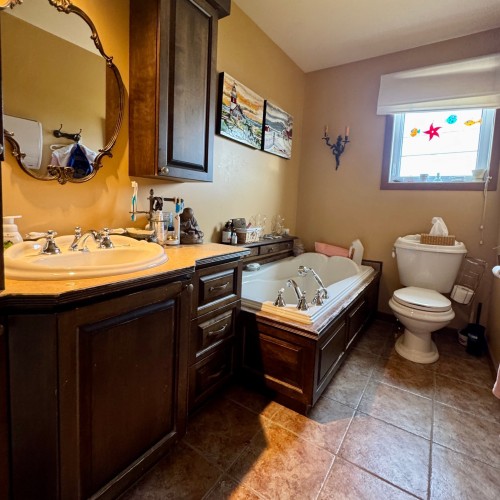 Bathroom - 18 Rue Chambers, Sept-Îles, QC - Indoor Photo Showing Bathroom