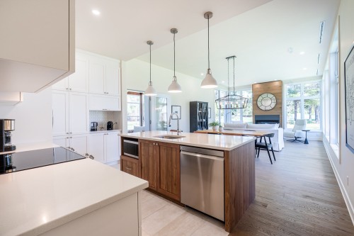 Cuisine - 2431 Rue De La Carriole, Sainte-Adèle, QC - Indoor Photo Showing Kitchen With Upgraded Kitchen