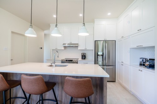 Cuisine - 2431 Rue De La Carriole, Sainte-Adèle, QC - Indoor Photo Showing Kitchen With Upgraded Kitchen