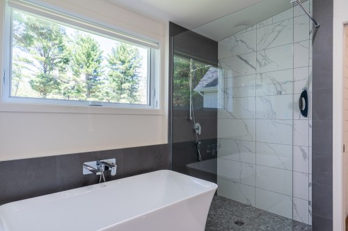 Salle de bains attenante à la CCP - 2431 Rue De La Carriole, Sainte-Adèle, QC - Indoor Photo Showing Bathroom