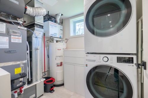 Salle de lavage - 2431 Rue De La Carriole, Sainte-Adèle, QC - Indoor Photo Showing Laundry Room
