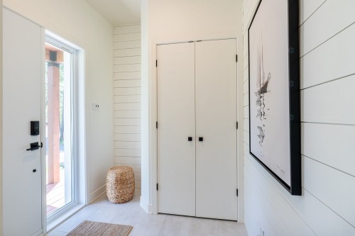 Hall d'entrée/Vestibule - 2431 Rue De La Carriole, Sainte-Adèle, QC - Indoor Photo Showing Other Room