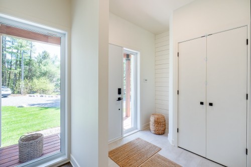 Hall d'entrée/Vestibule - 2431 Rue De La Carriole, Sainte-Adèle, QC - Indoor Photo Showing Other Room