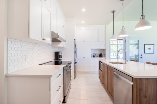 Cuisine - 2431 Rue De La Carriole, Sainte-Adèle, QC - Indoor Photo Showing Kitchen With Upgraded Kitchen